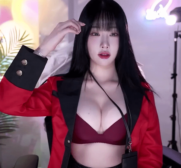 한갱 브라만 입고 현란한 허리놀림