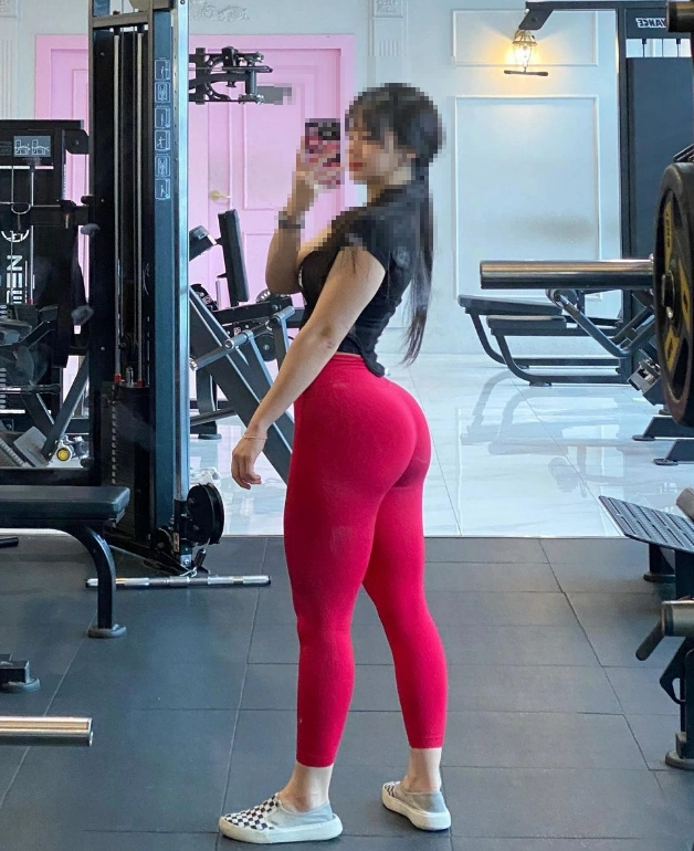 핫한 하체 레깅스 오운완 인증으로 유명한 인플루언서