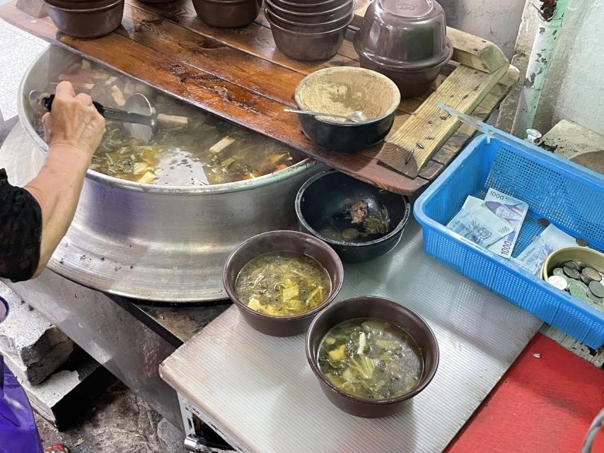 종로3가 서울에서 유일하게 존재하는 3,000원 해장국