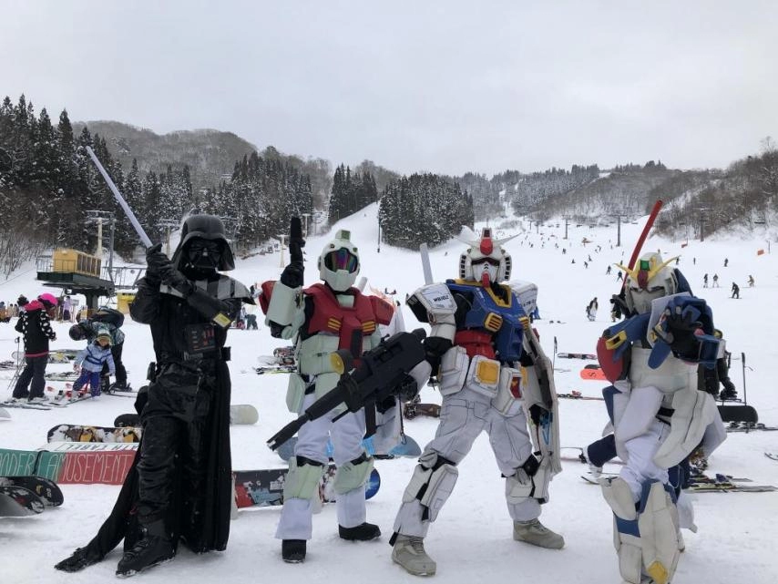 주위시선 한눈에 받는 간지 작살 스키장 복장