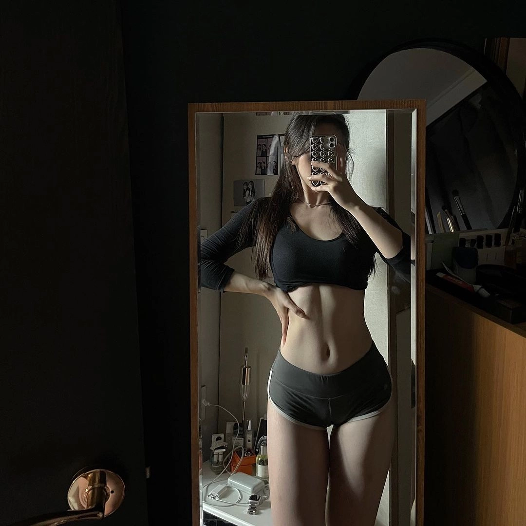 질싸 마려운 돌핀팬츠 슬랜더 몸매