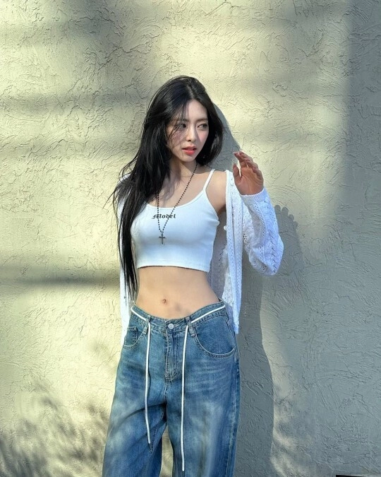 ITZY 유나 슬랜더 몸매의 정석