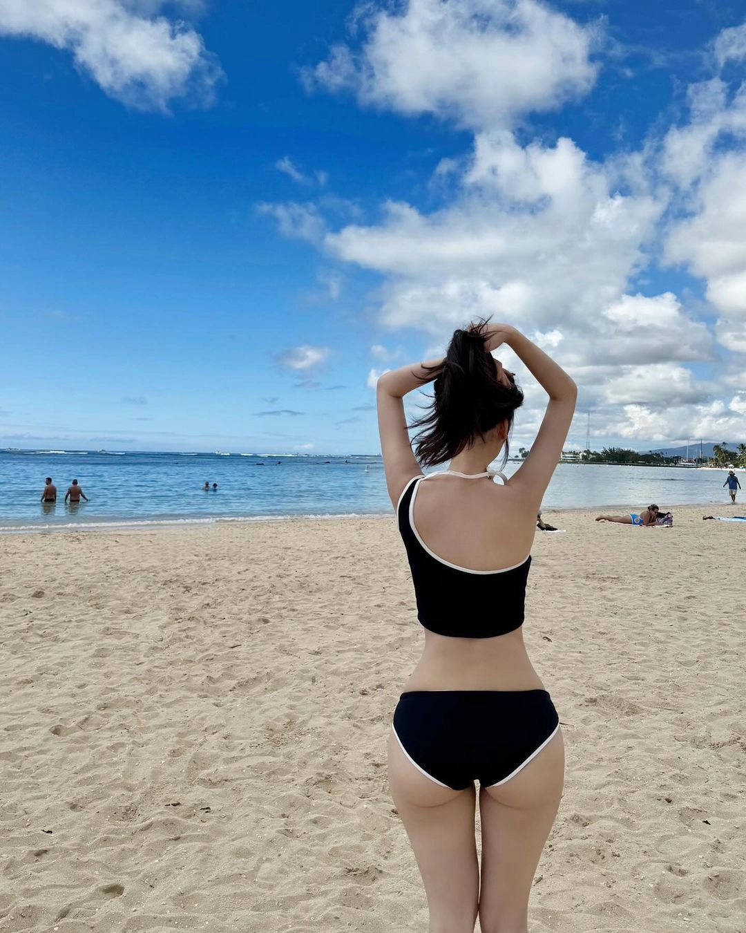 bj 금화 휴가가서 쌔끈한 비키니 노출