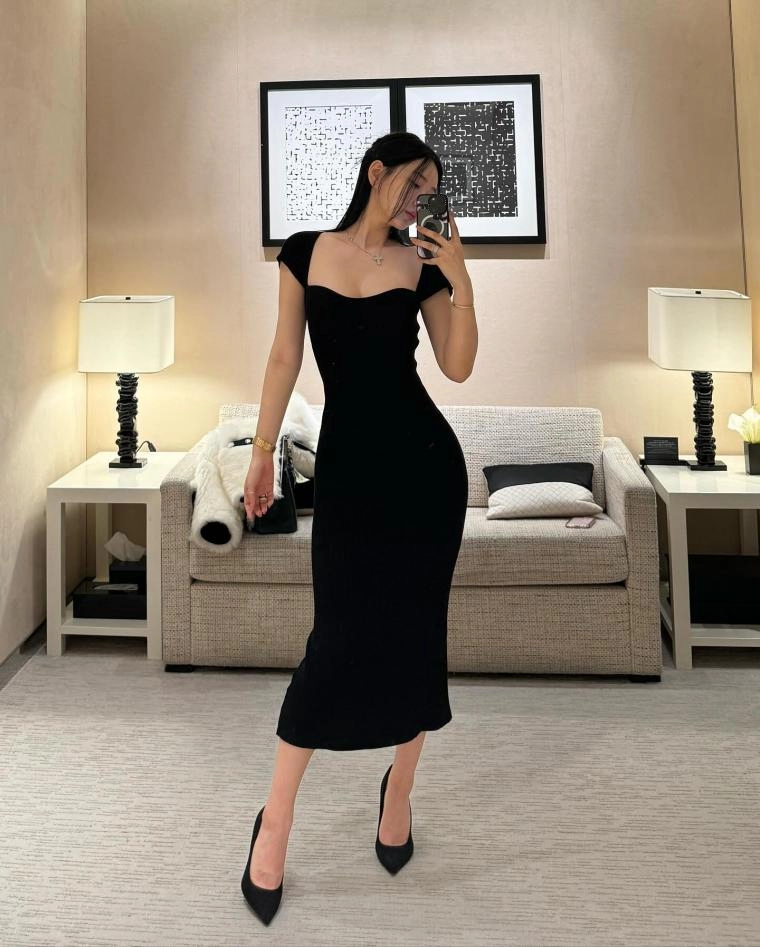 미시룩의 정석을 보여주는 신재은 노출