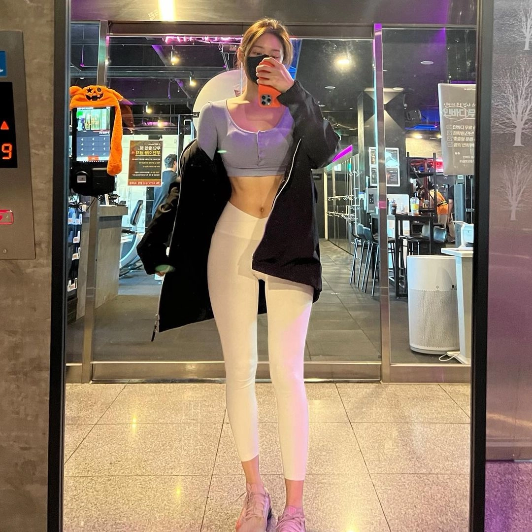 야릇한 엘리베이터 눈바디 인증녀