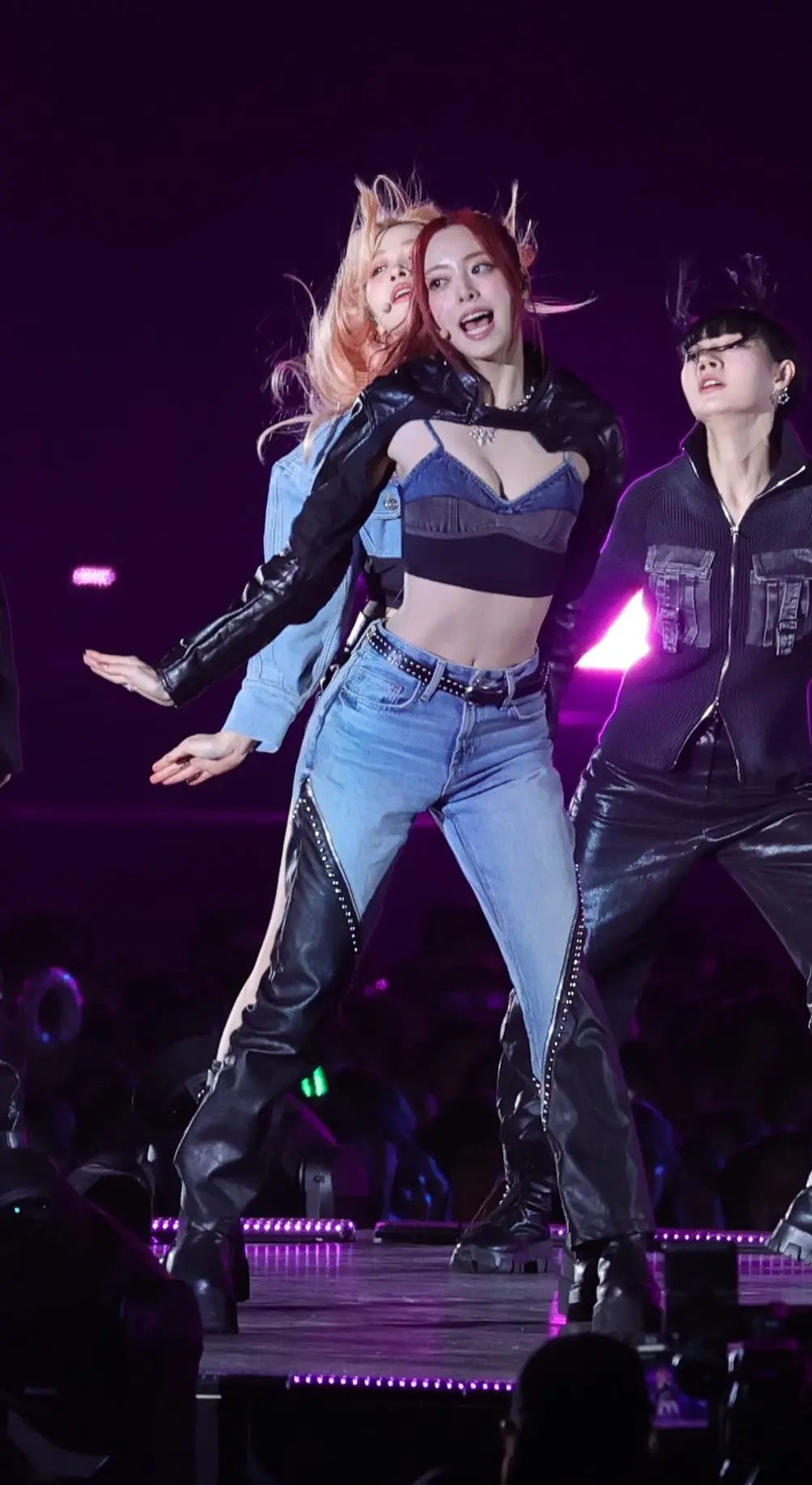 ITZY 유나 탱크탑 가슴 노출