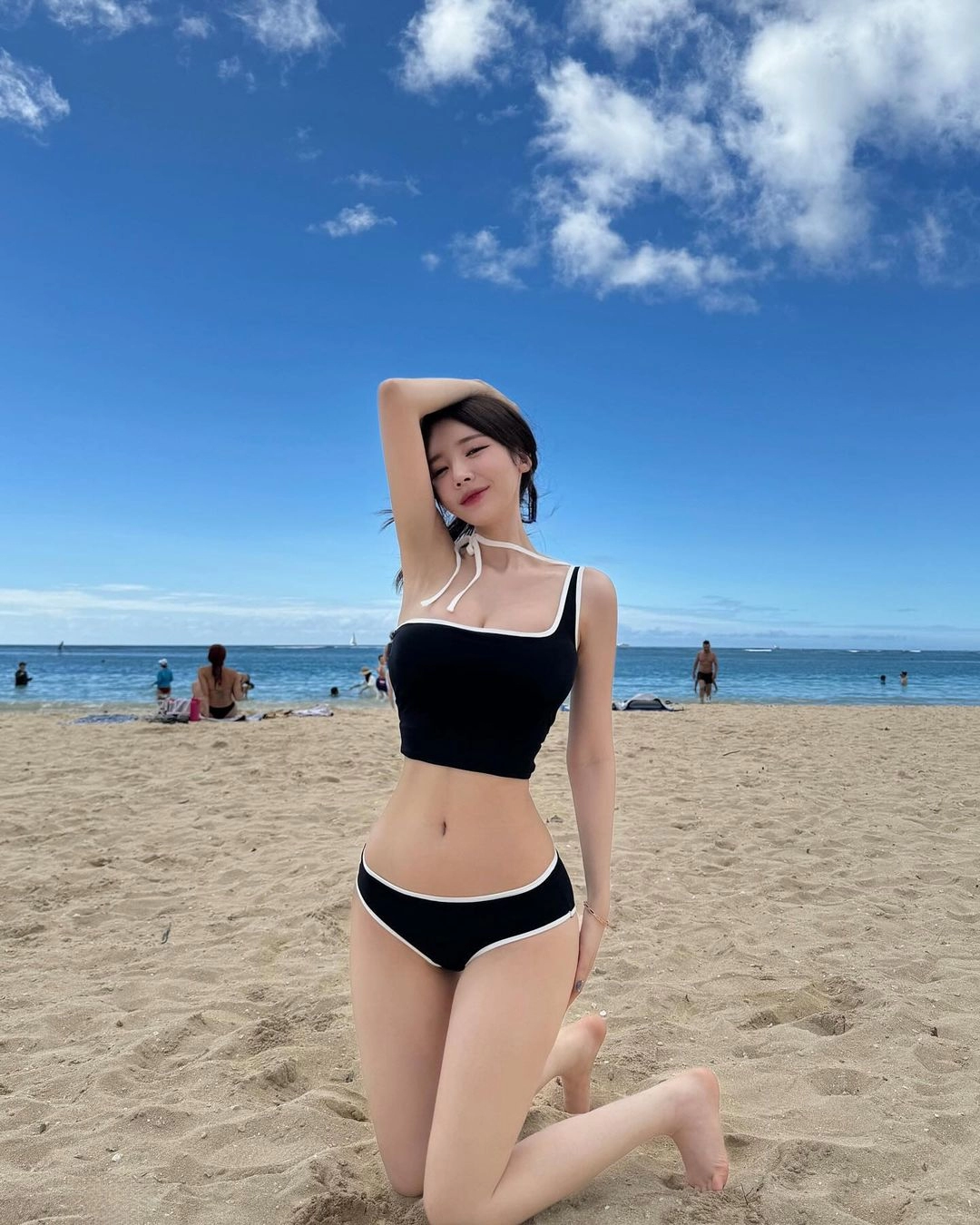 bj 금화 휴가가서 쌔끈한 비키니 노출