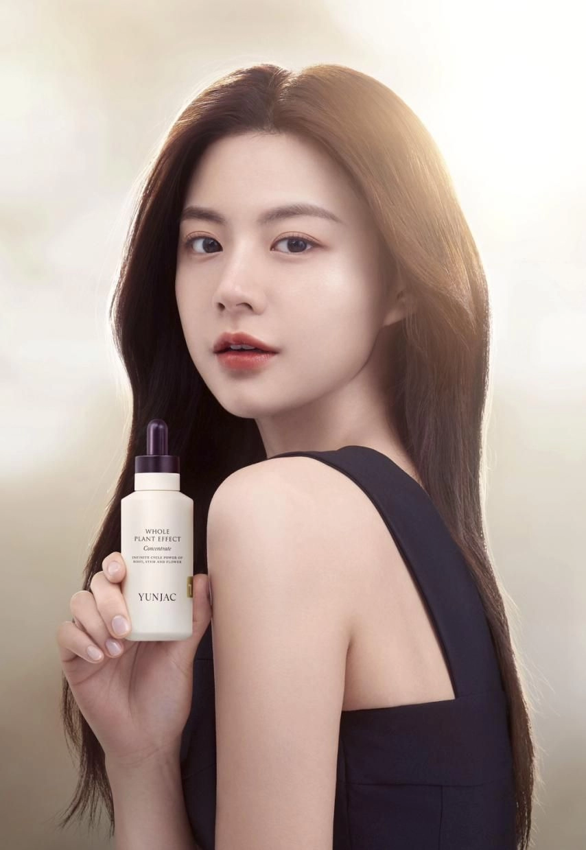 고혹미 고윤정 화장품 화보