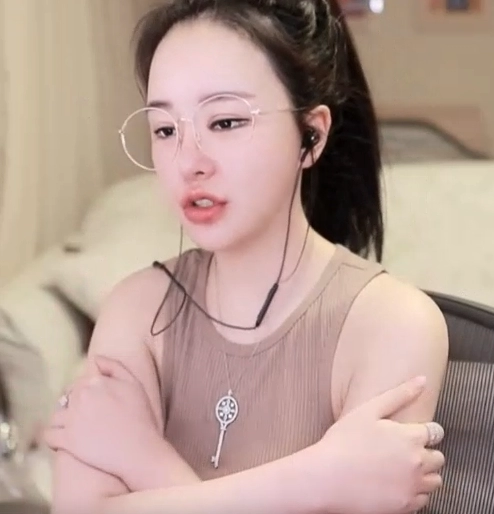 손밍 트위치 노브라 방송 시작