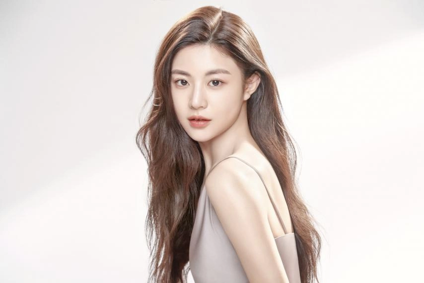 고혹미 고윤정 화장품 화보