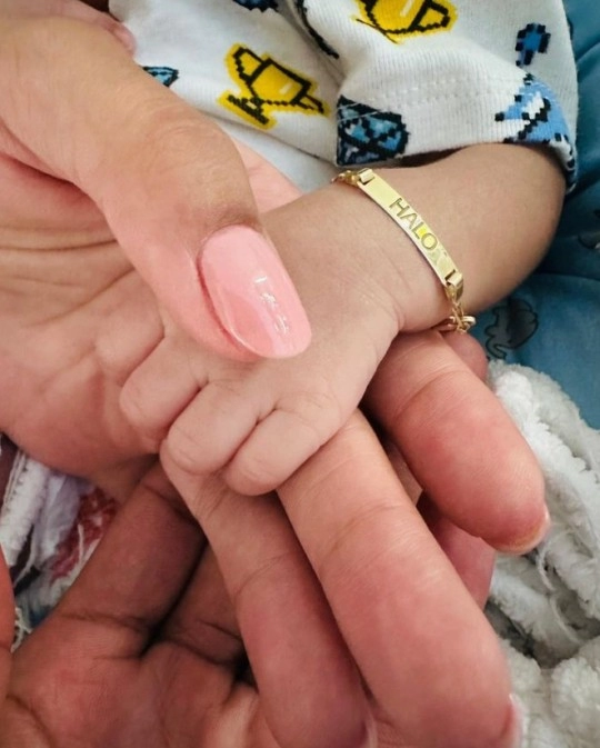 흑어공주 할리베일리 아들 출산