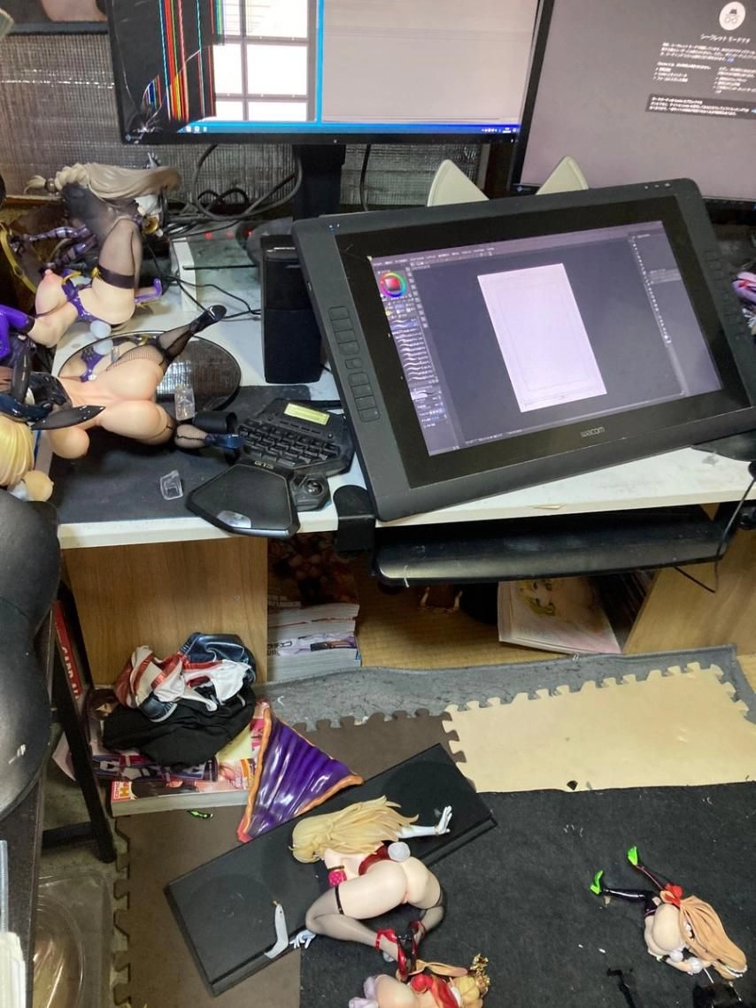 지진 피해를 겪은 어느 일본인의 방 상태 ㄷㄷㄷ