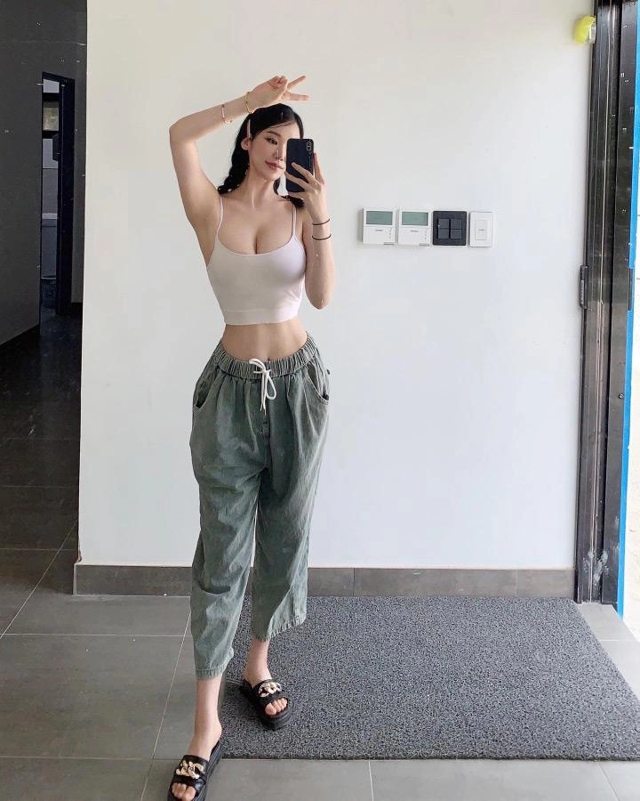 몸매로 유명한 글래머 처자