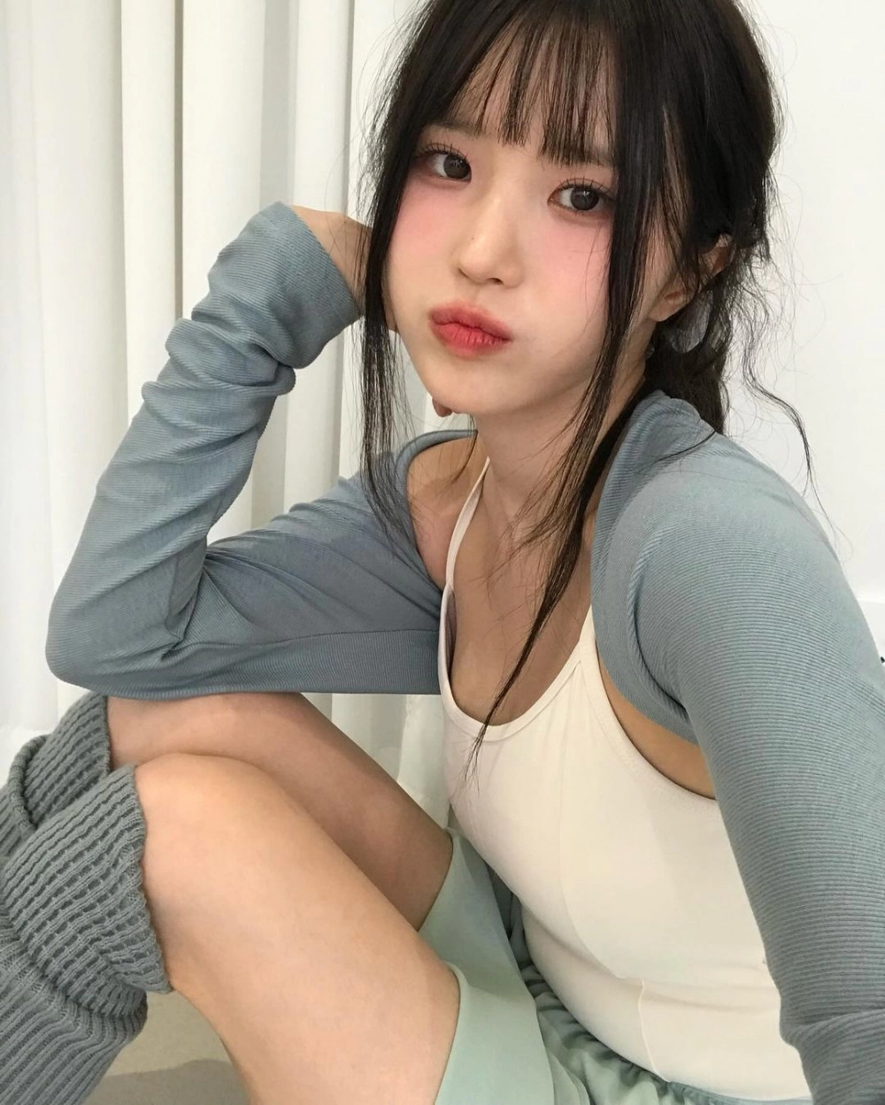 발레복 입은 프로미스나인 송하영 몽실가슴골 + 허벅지