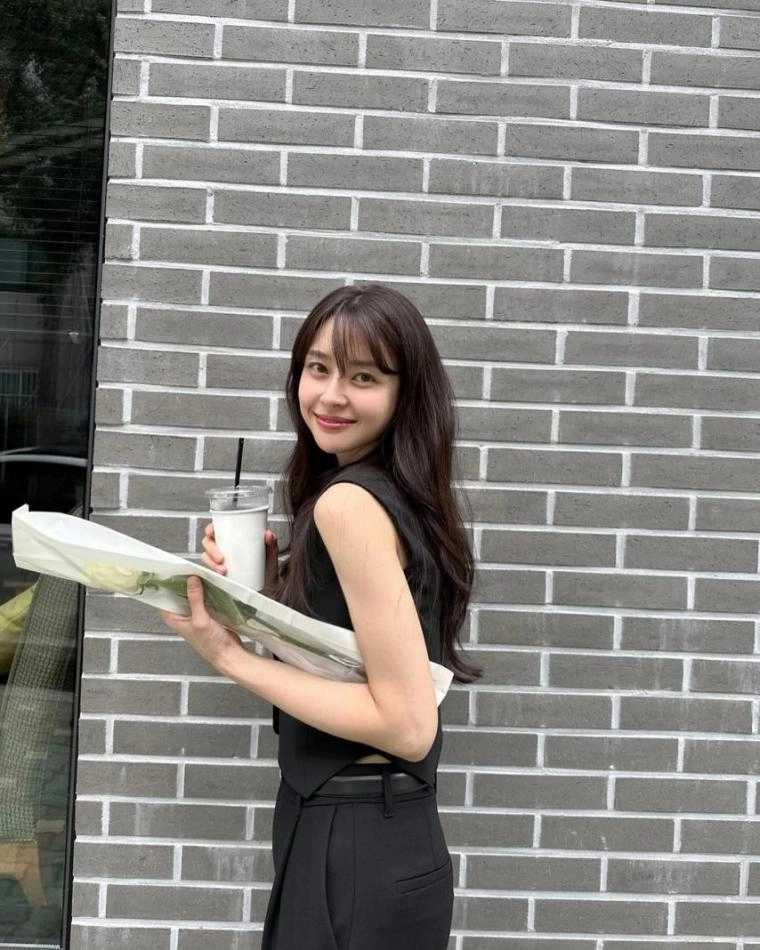 권나라 러블리한 검은색 란제리룩 원피스