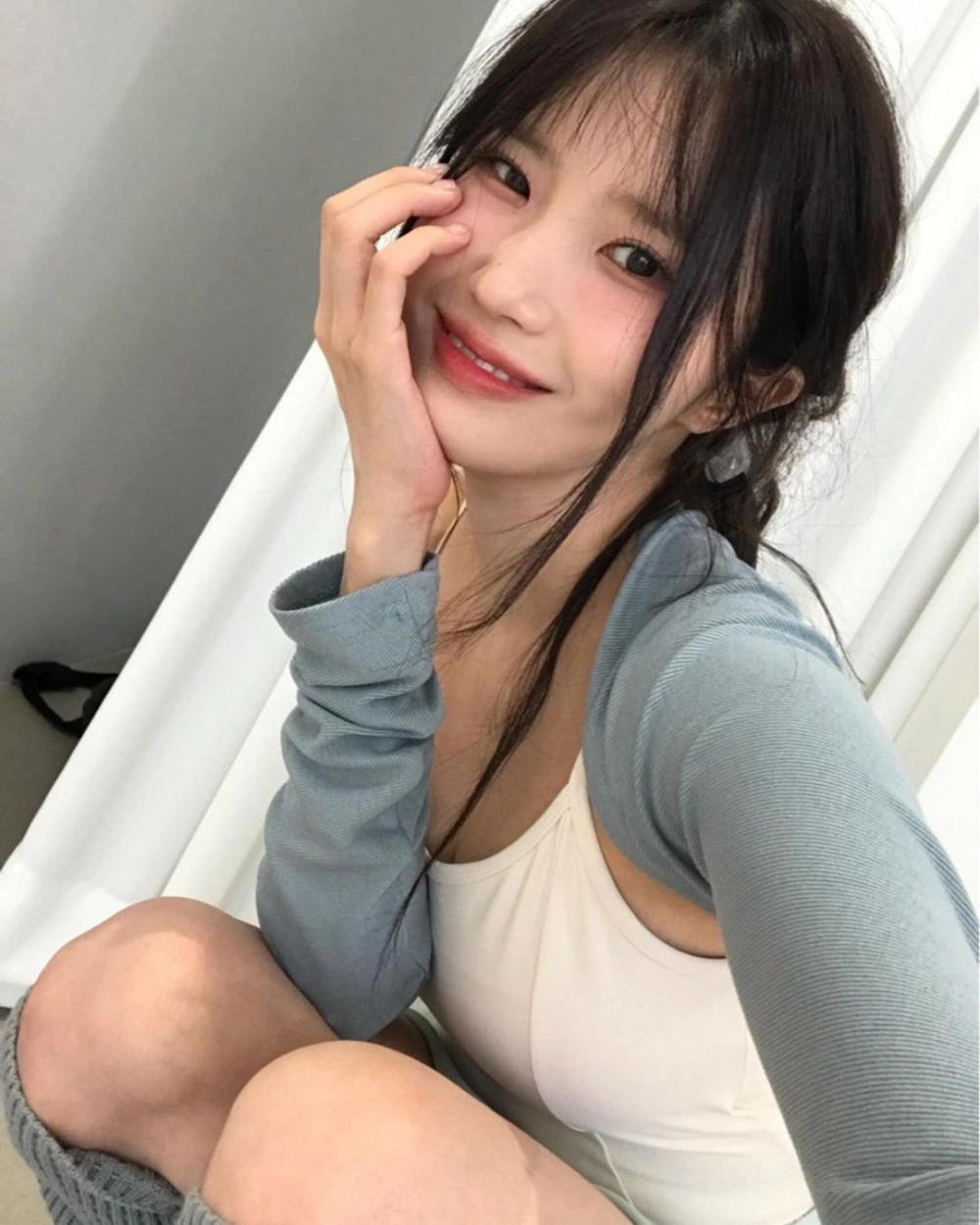발레복 입은 프로미스나인 송하영 몽실가슴골 + 허벅지