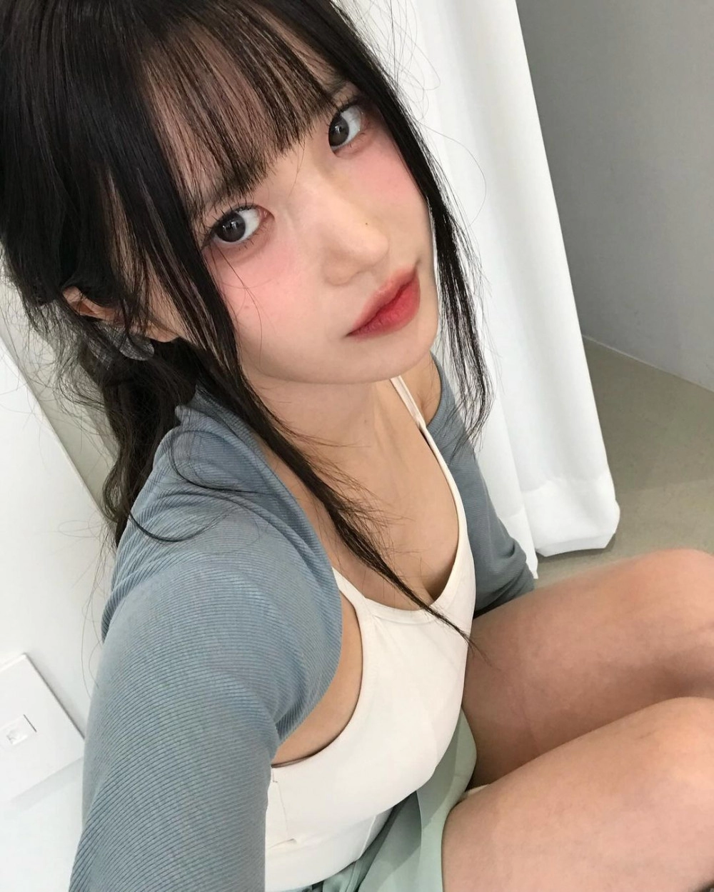 발레복 입은 프로미스나인 송하영 몽실가슴골 + 허벅지