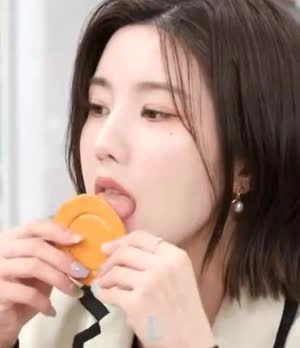 달고나 핥는 권은비 ㅗㅜㅑ ㄷㄷㄷㄷ