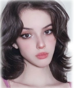 투렛 증후군을 앓고 있는 미녀 틱톡커