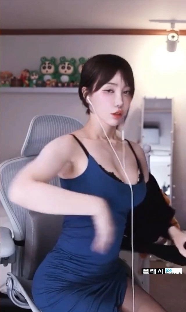 브라 삐져나온 미스룩 겨우디