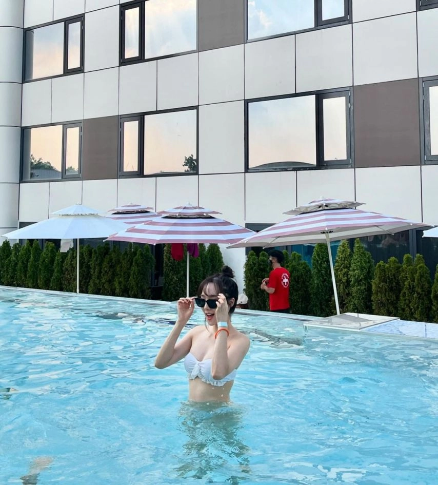 여돌 몸매 GOAT 스텔라 민희 수영복