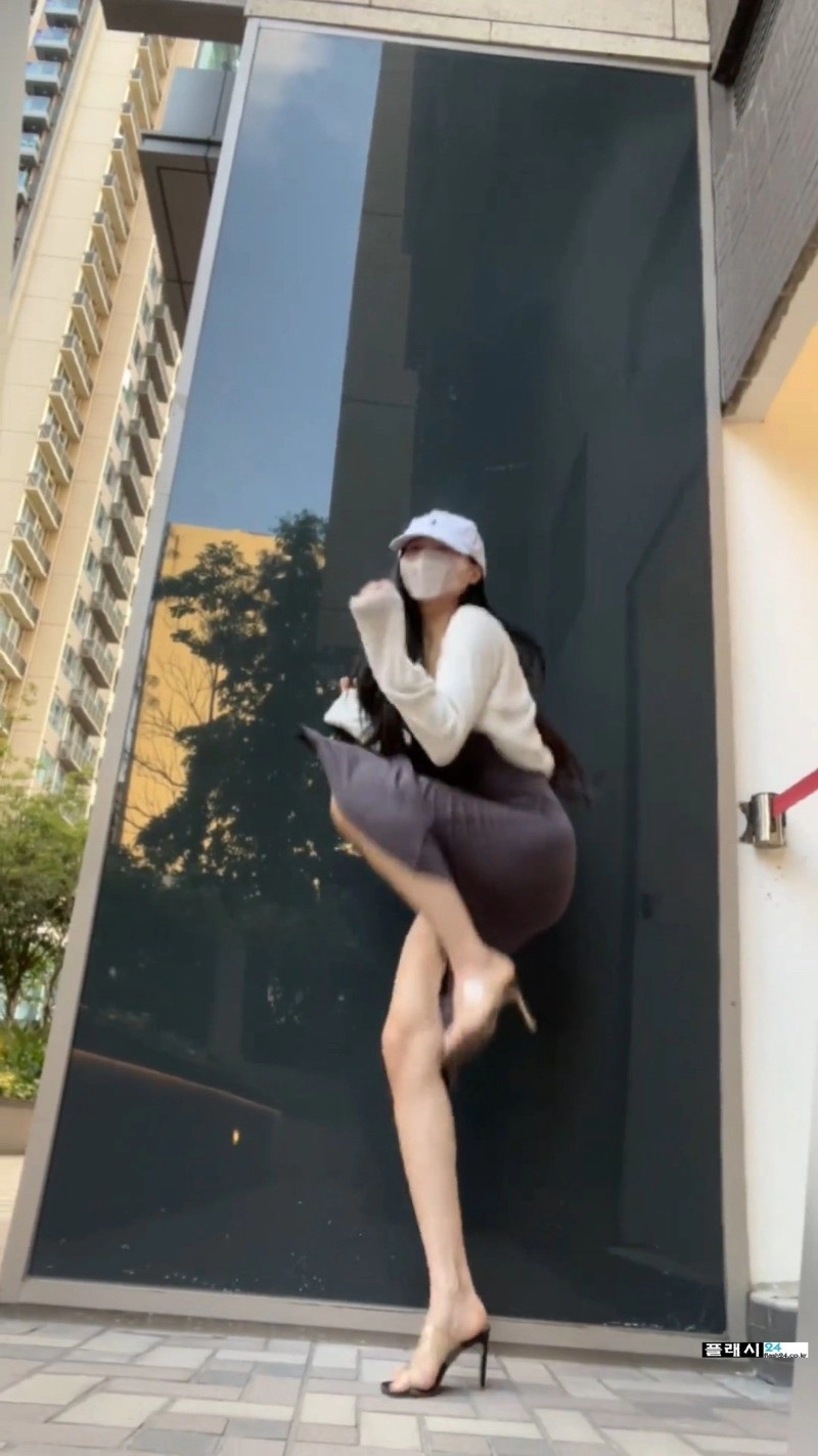 남편 퇴근 기다리는 시간이 너무 심심한 미시룩 누나