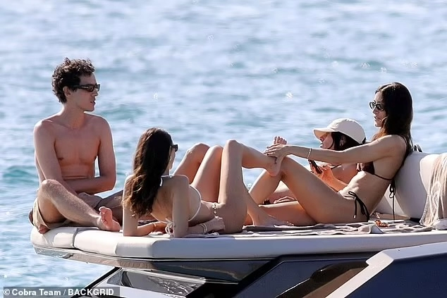 여친 생일 이후로 안만났다는 디카프리오