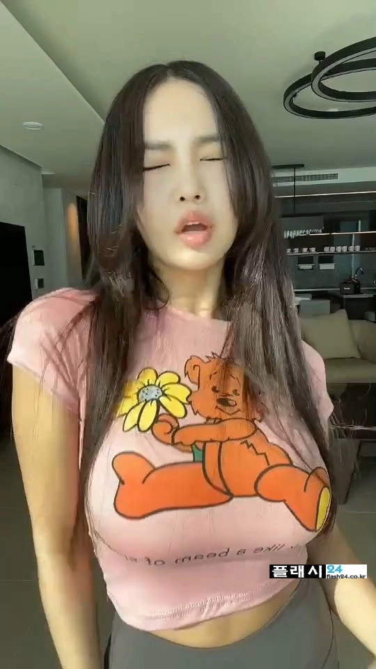 지성 티셔츠만 입어도 터질듯하다