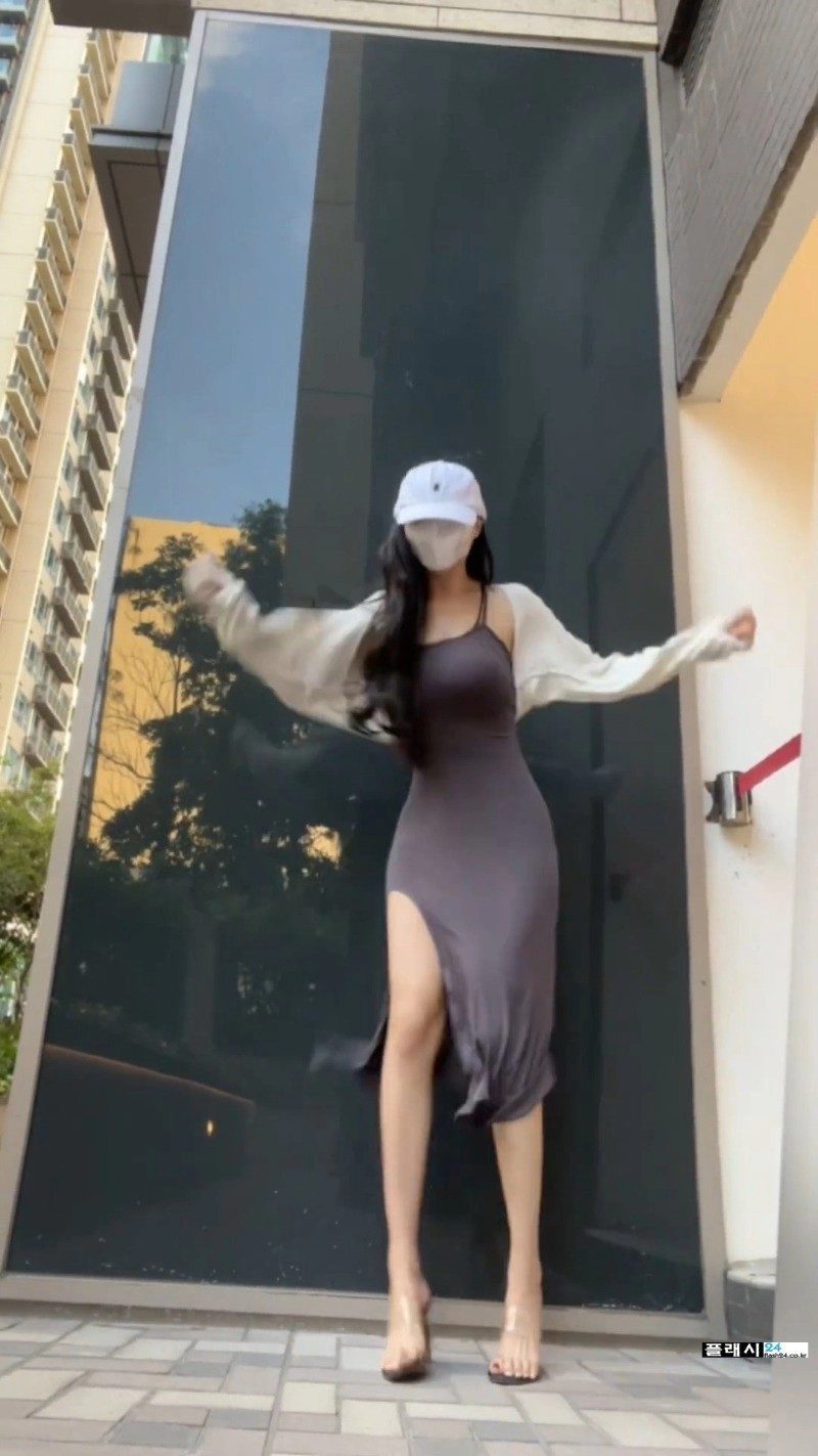 남편 퇴근 기다리는 시간이 너무 심심한 미시룩 누나