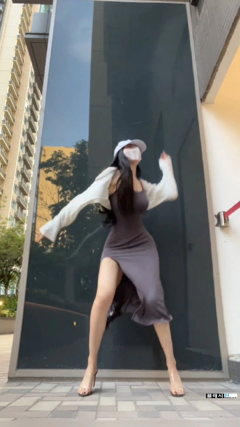 남편 퇴근 기다리는 시간이 너무 심심한 미시룩 누나