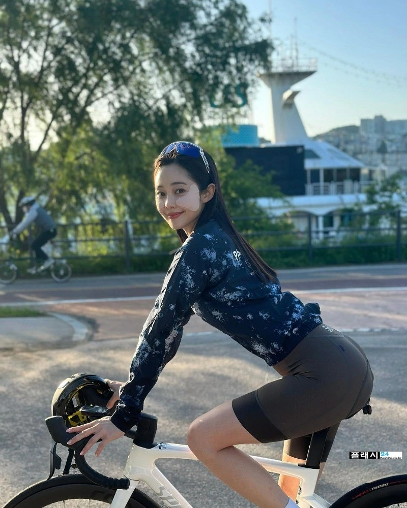 몸매 자랑하는 최설화 인스타