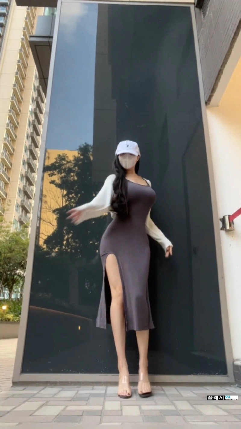 남편 퇴근 기다리는 시간이 너무 심심한 미시룩 누나