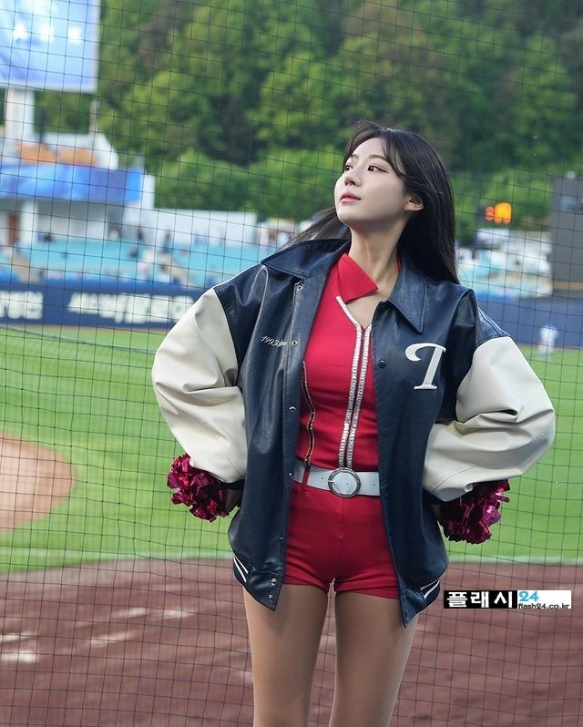 ㅇㅎ)잠잠해도 할 건 다하는 김이서 치어리더