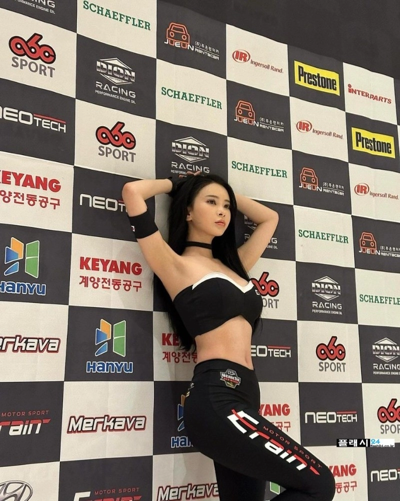 ㅇㅎ)며느리감 느낌 물씬나는 김라영 레이싱모델