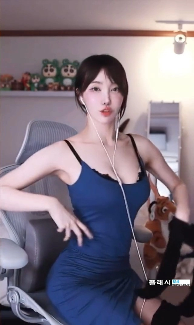 브라 삐져나온 미스룩 겨우디