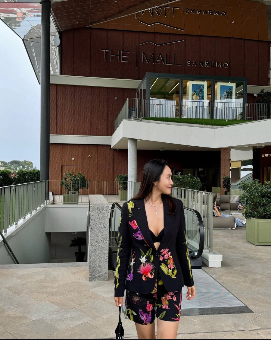 과감하게 미드 오픈한 박지윤 누님 ㄷㄷ