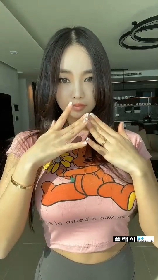 지성 티셔츠만 입어도 터질듯하다