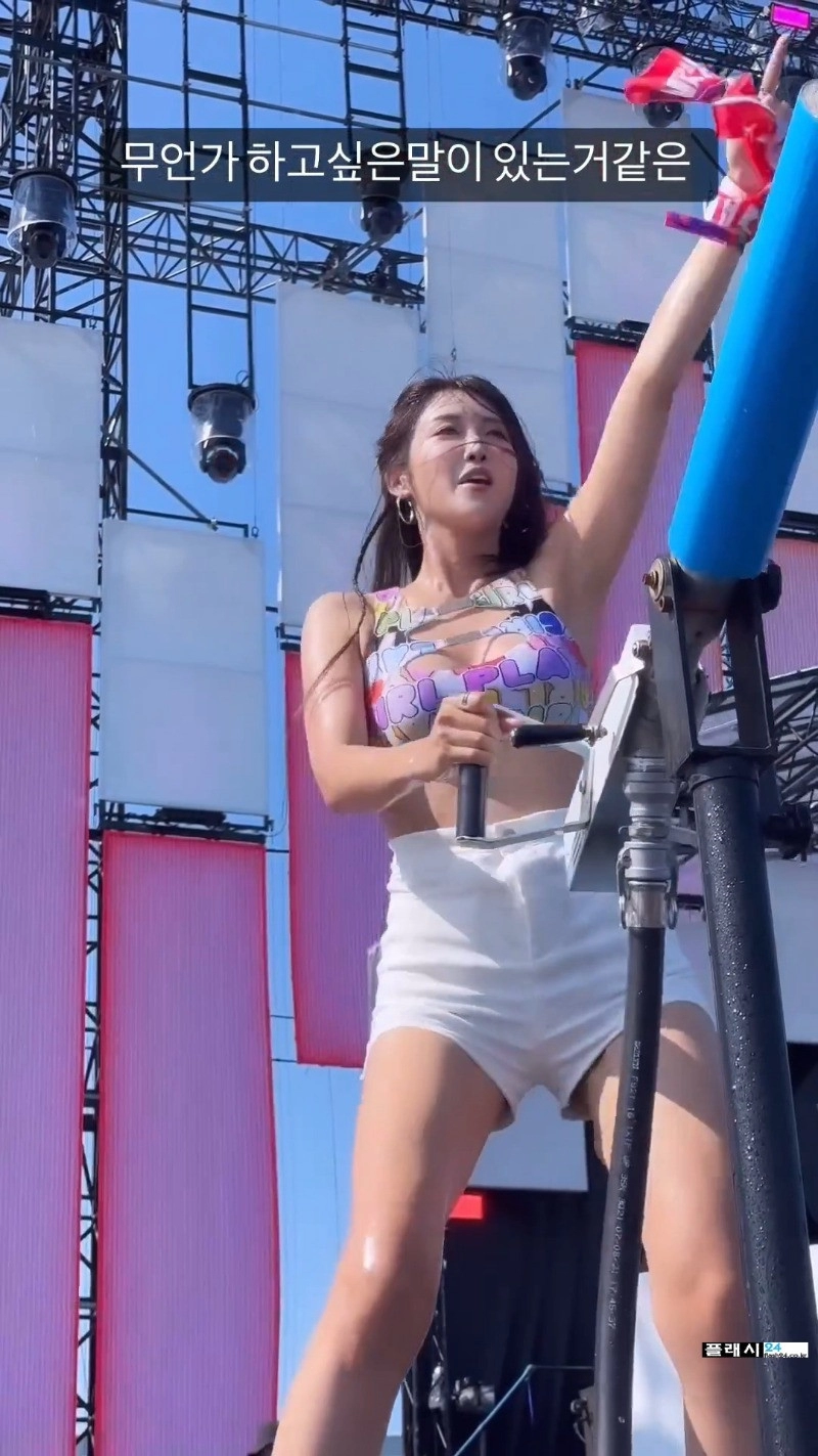 워터밤 즐기는 레이싱모델 유다연