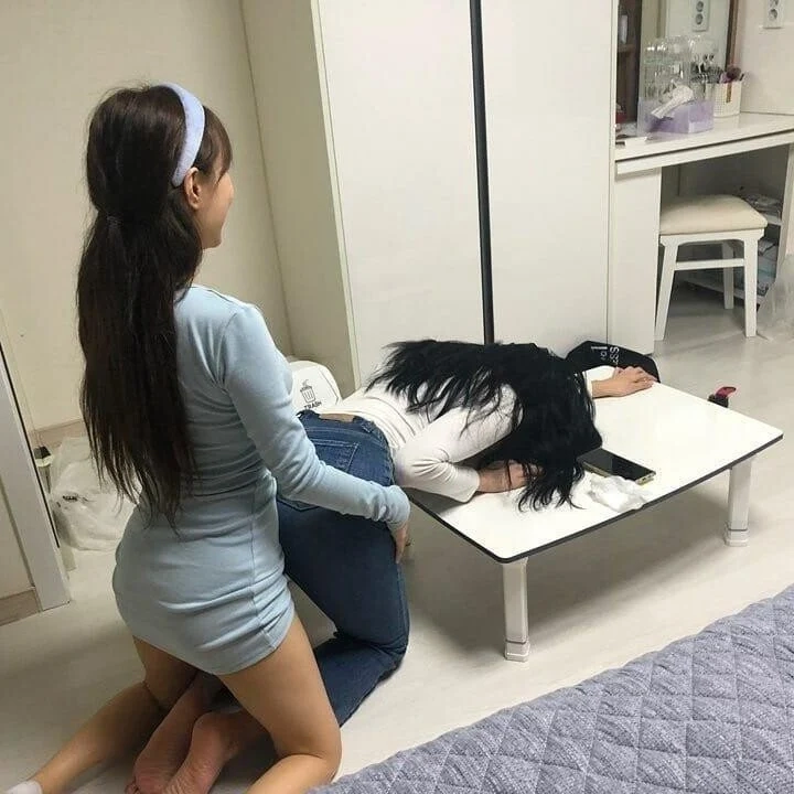 혈기왕성한 여대생 둘이 있을 때 하는 짓