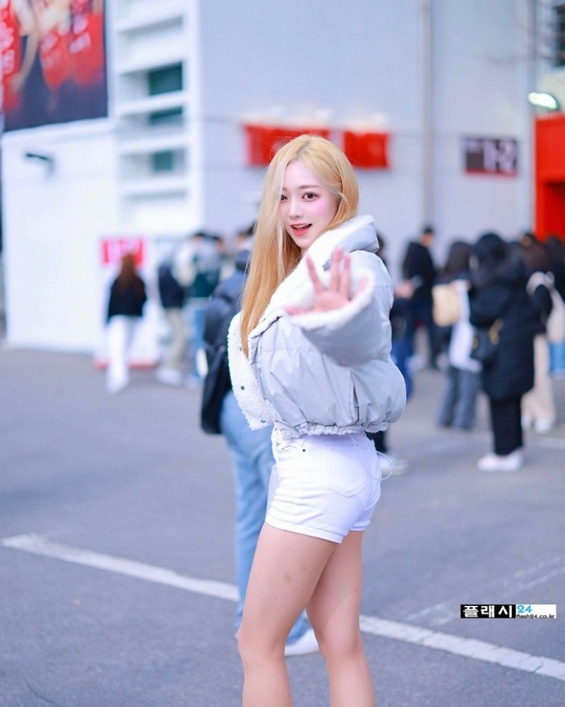 굴곡이 좋은 조예린 치어리더