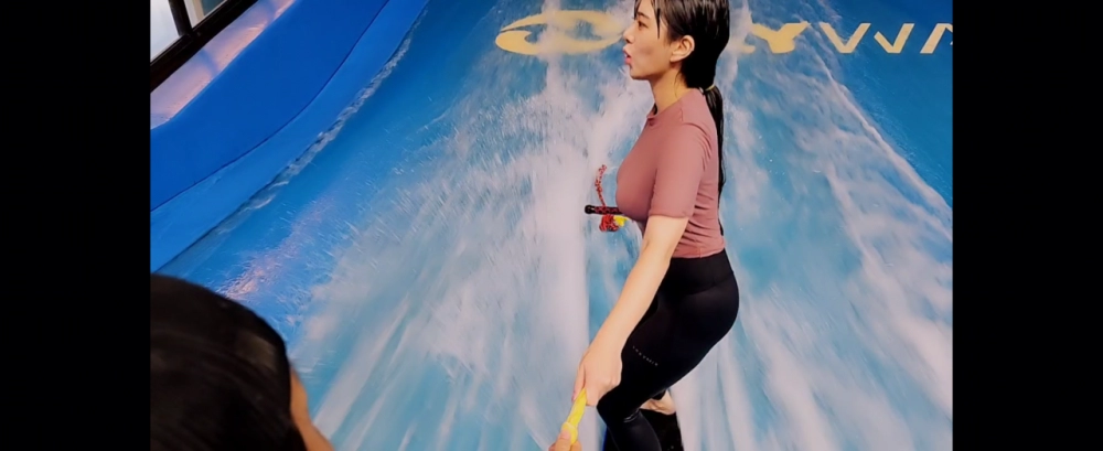 서핑 타는 사이즈가 다른 정수빈