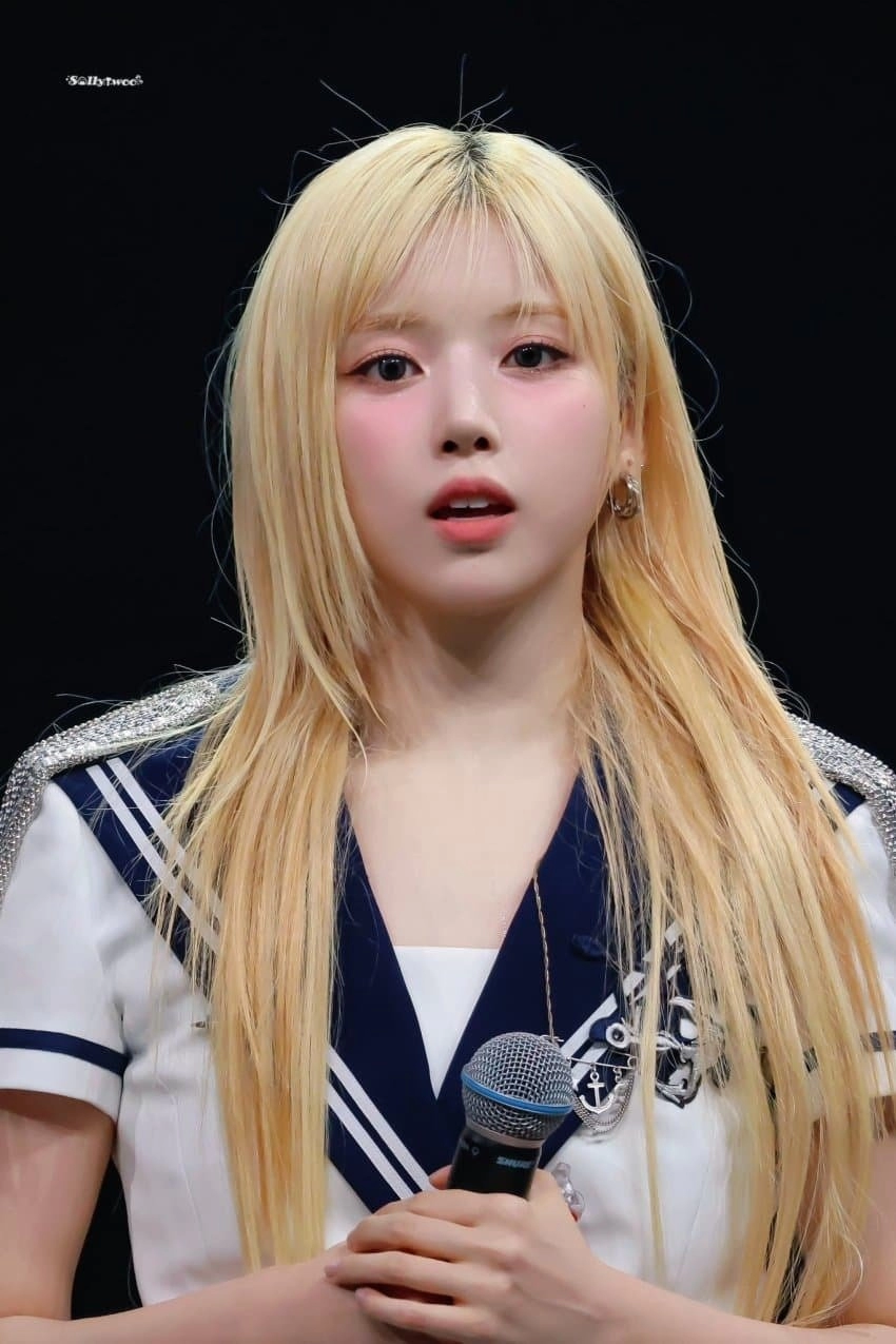 금발로 염색한 최근 엔믹스 지우