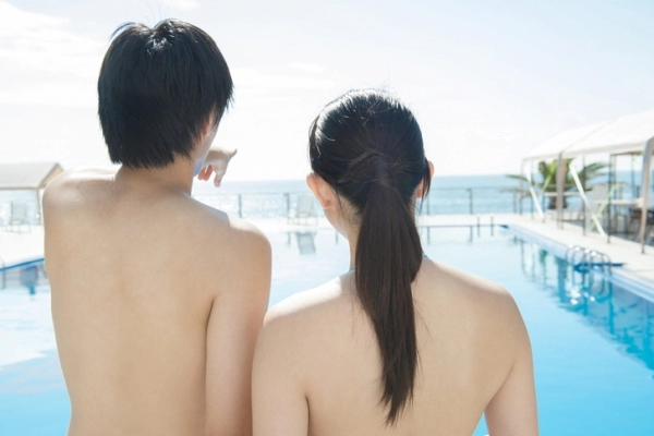 베를린 '여성도 수영장서 상의 탈의 가능'