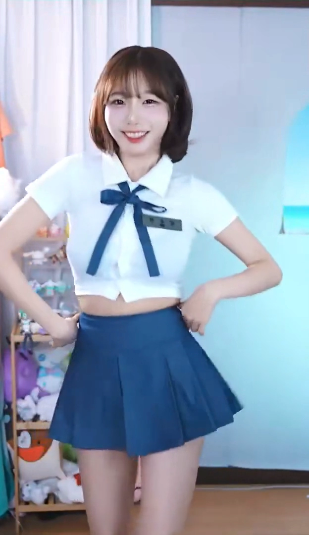 오늘은 여중딩 컨셉이라는 수련수련 D컵 가슴에 교복 터질라