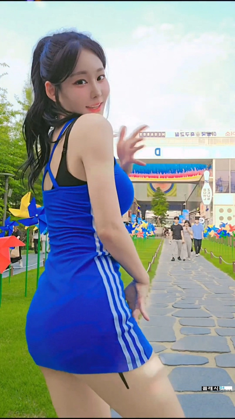 갓세희 초 밀착 파란 아디다스 원피스