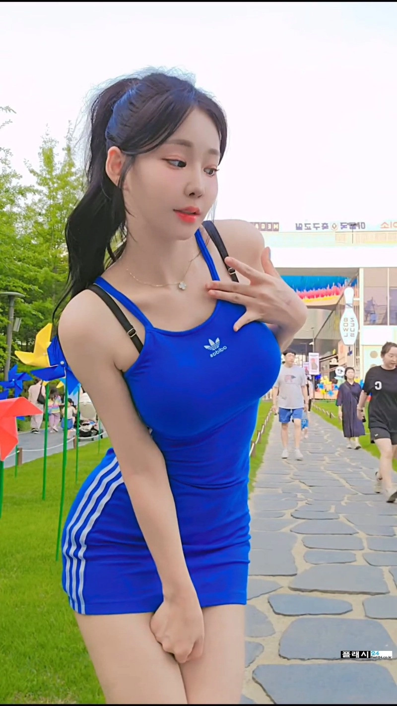 갓세희 초 밀착 파란 아디다스 원피스