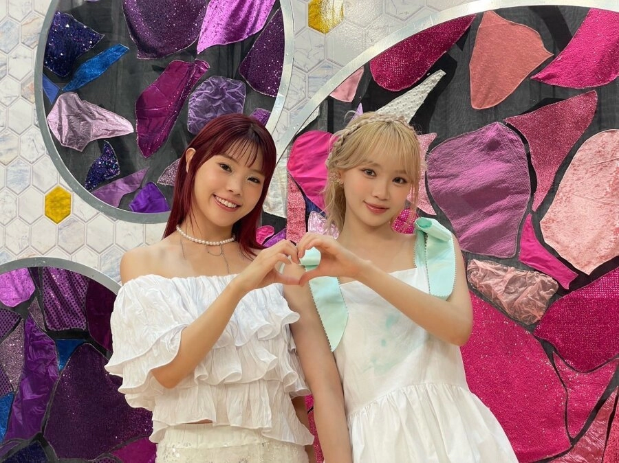 투샷으로 일본 여자가수 박살내버리는 김채원