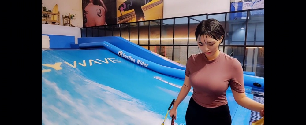 서핑 타는 사이즈가 다른 정수빈