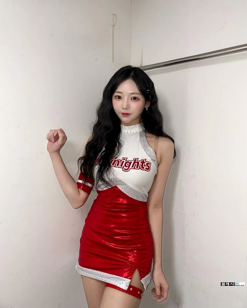굴곡이 좋은 조예린 치어리더