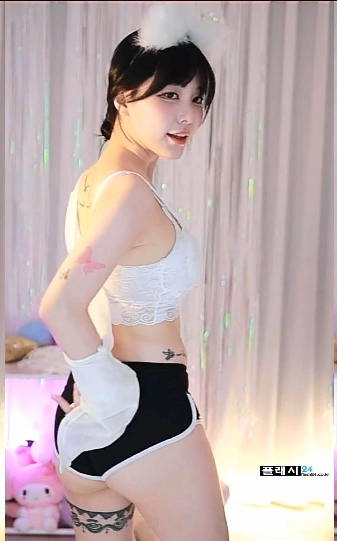 츄정 돌핀 팬츠 뒤태